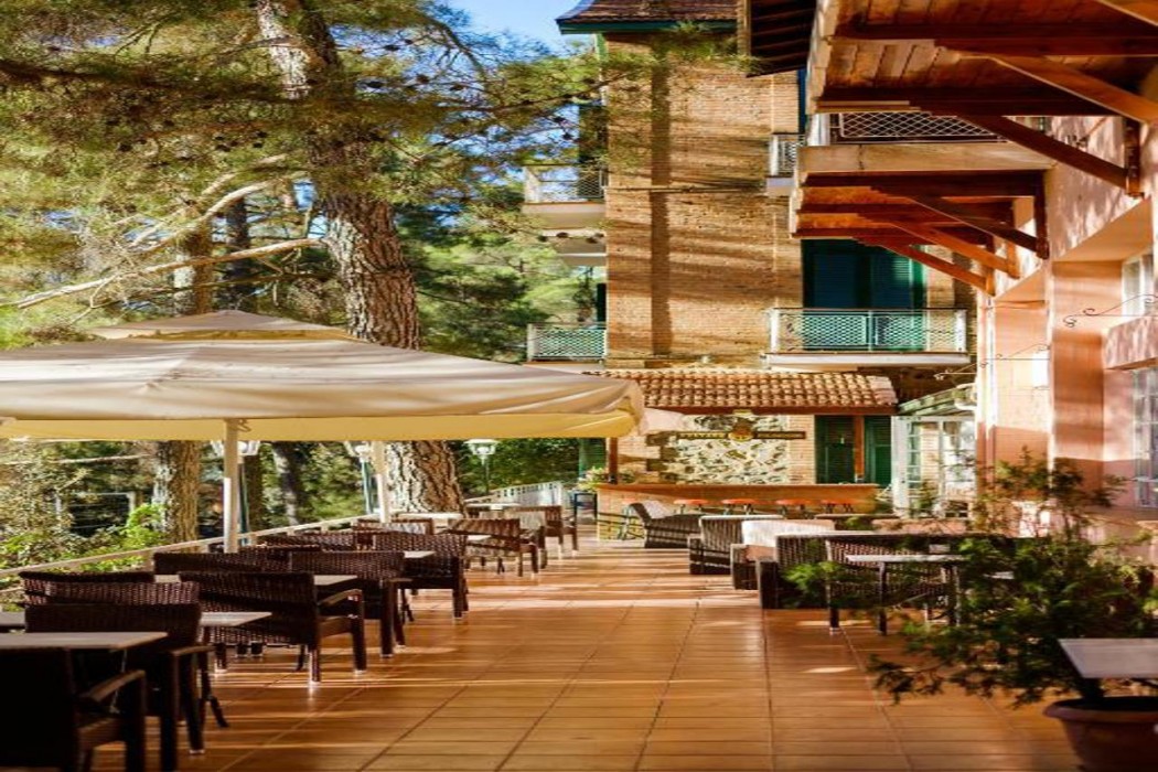 New Helvetia Hotel 42/53