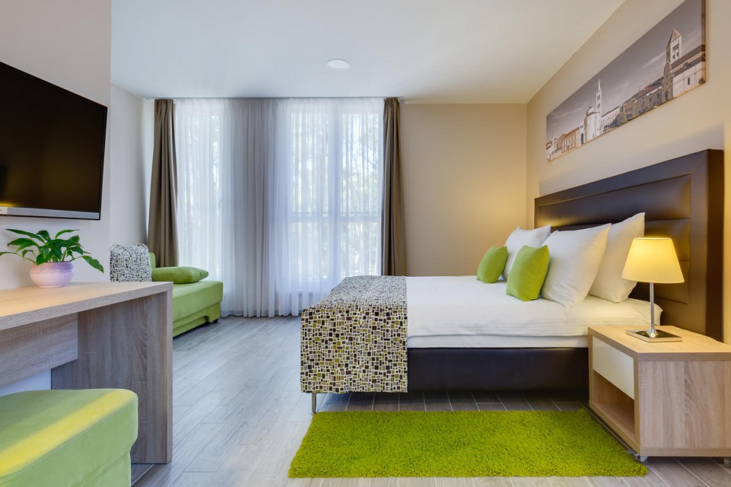 Hotel Pinija 24/79