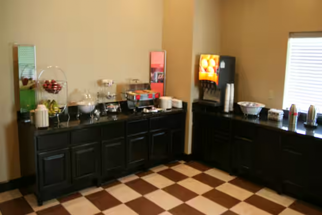 Hampton Inn La Grange, TX 4/11