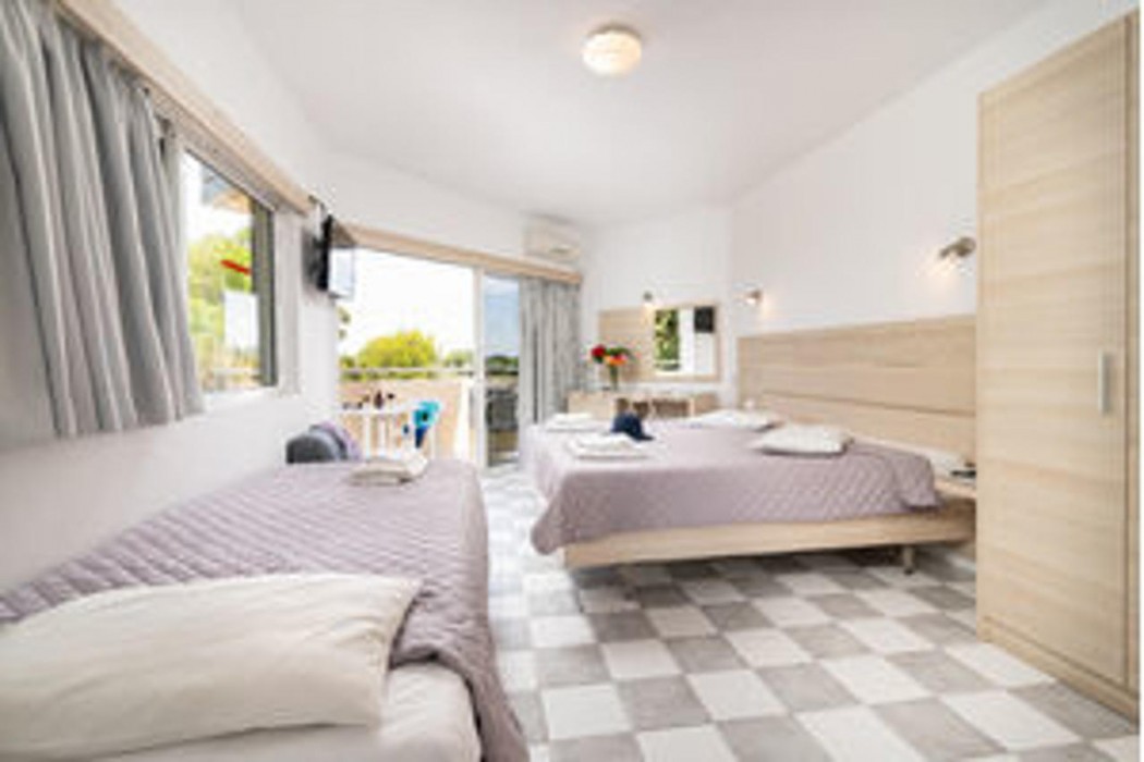 Sabina Hotel 11/53