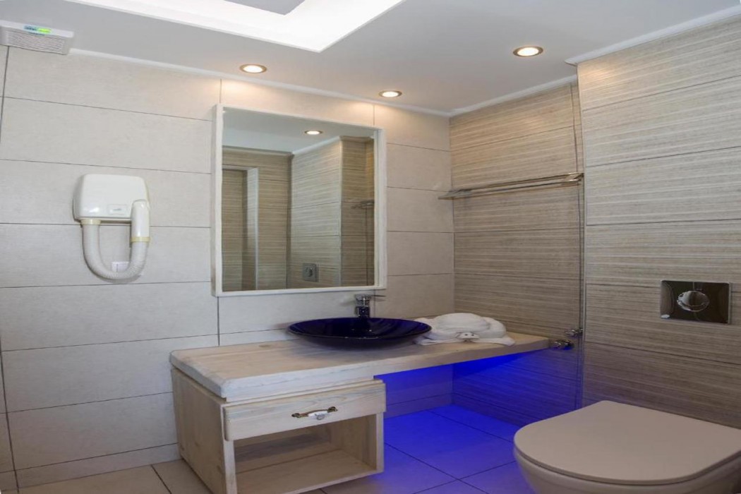 Anthemis Hotel Apartments 18/80