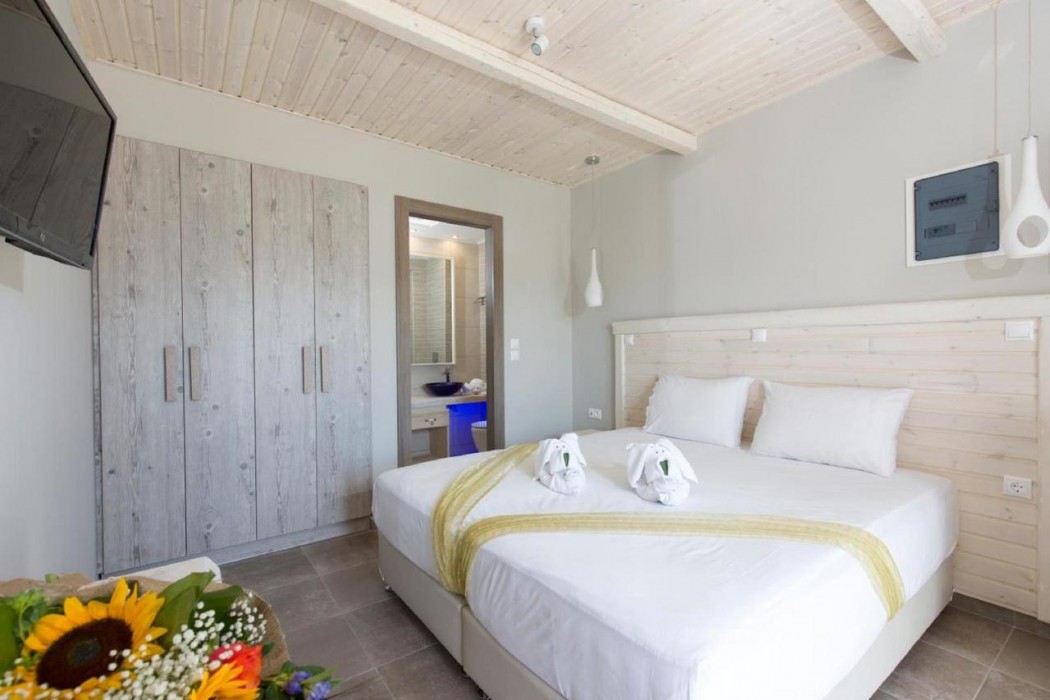 Anthemis Hotel Apartments 10/80