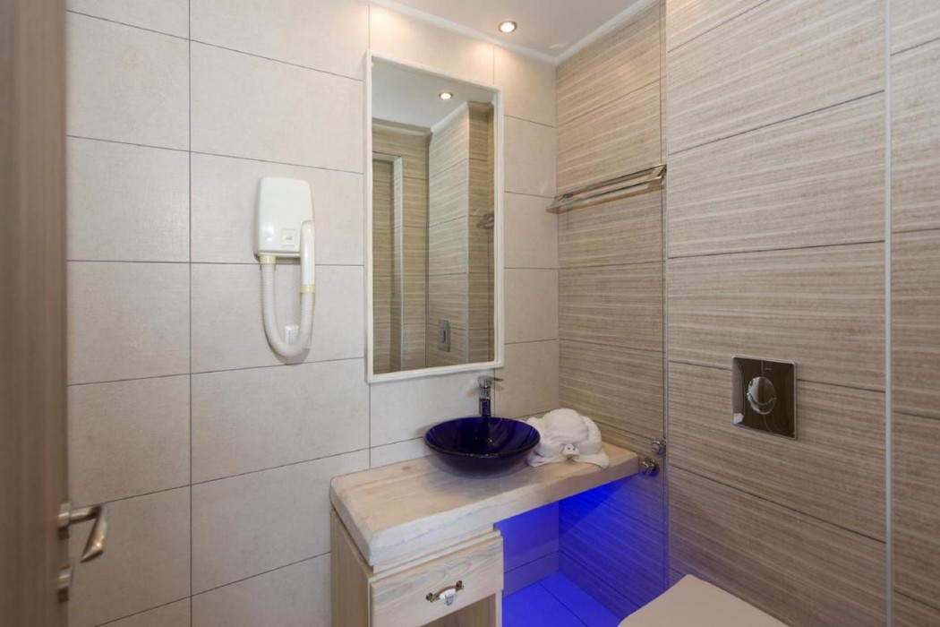 Anthemis Hotel Apartments 20/80