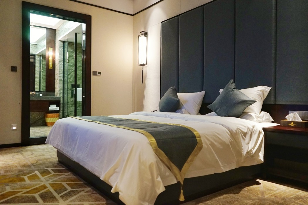 Shatou Hairun Hotel 10/24