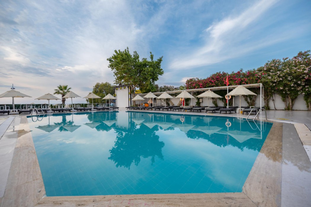 Petunya Beach Resort 54/103