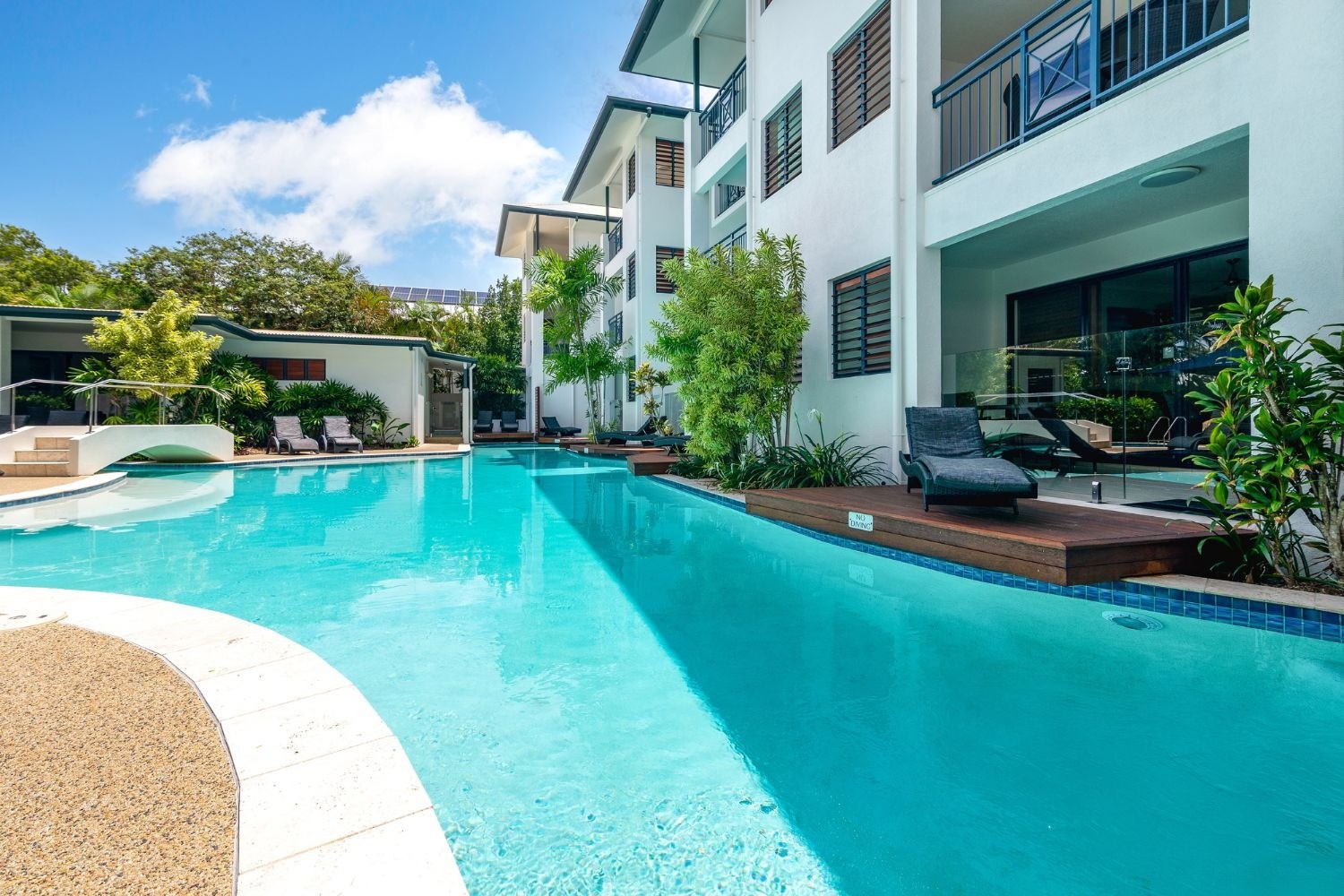 Meridian Port Douglas 22/70