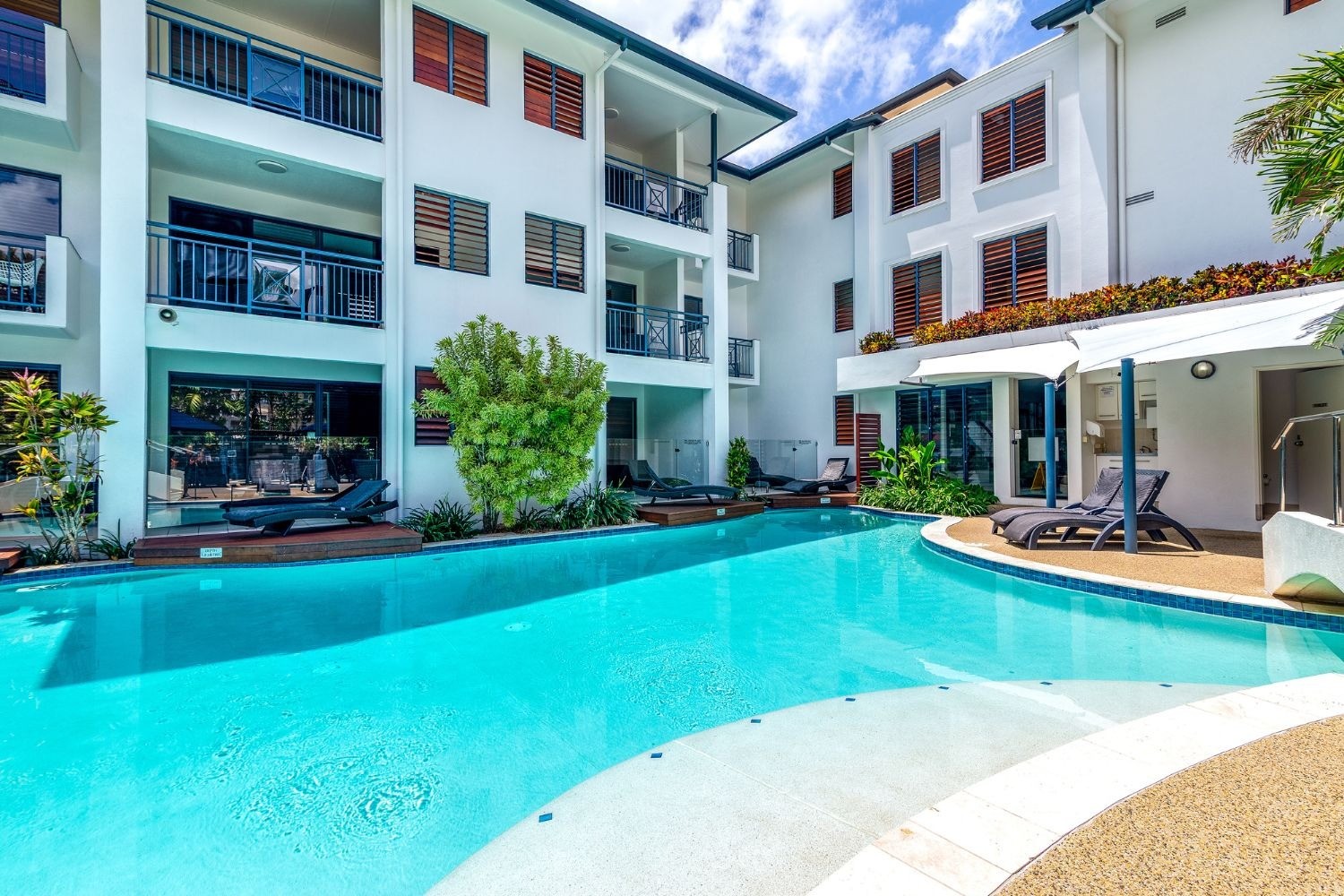 Meridian Port Douglas 26/70