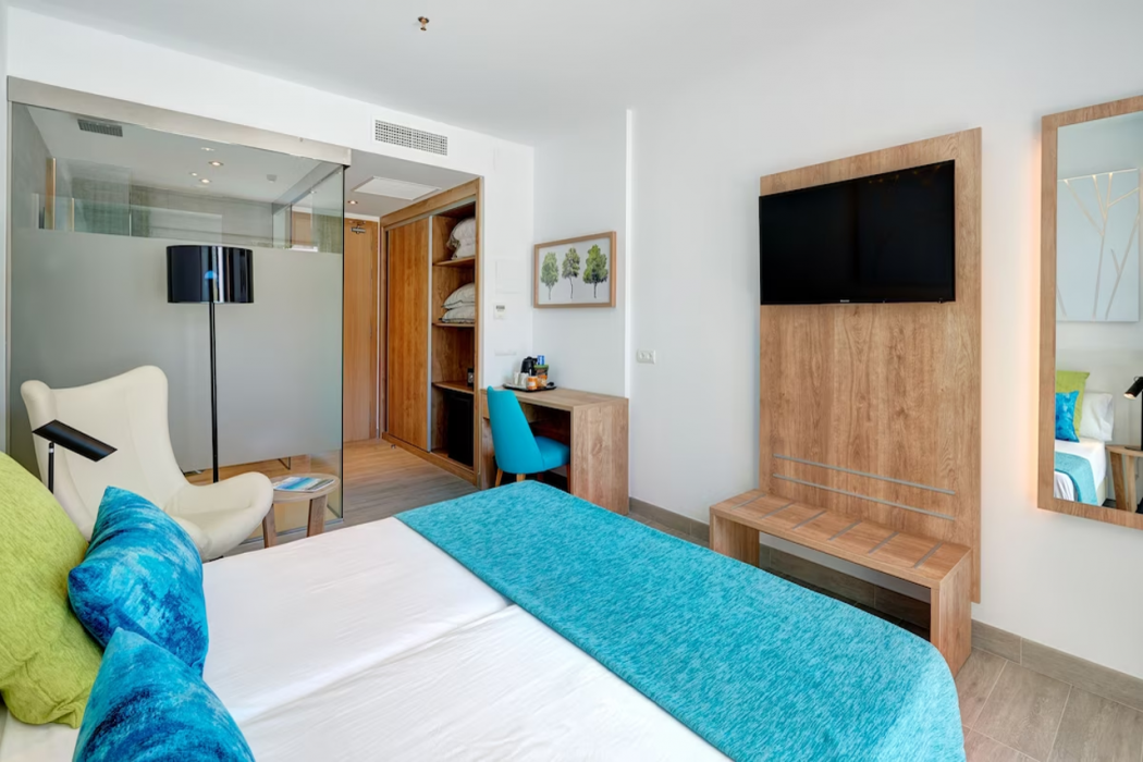 Hotel More 12/63