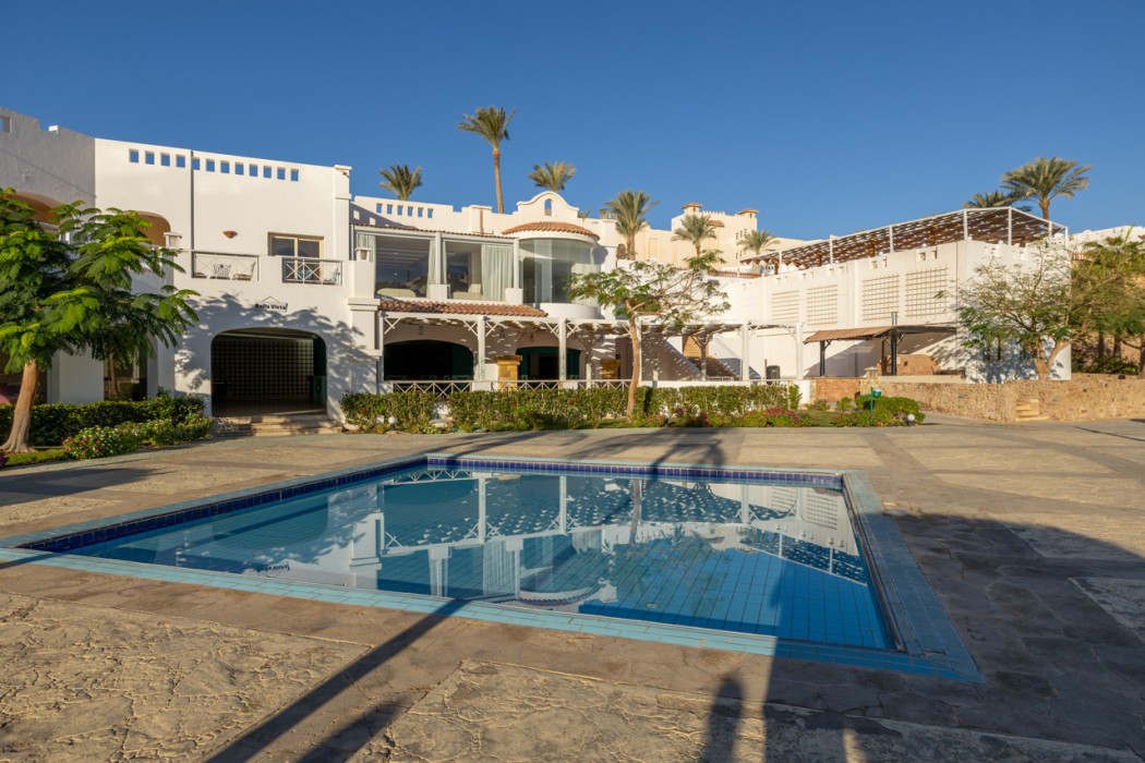 Continental Plaza Beach Resort 43/45