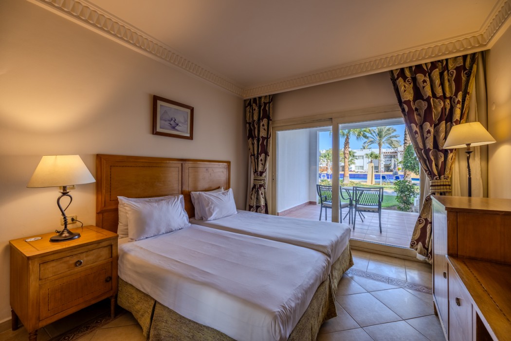 Continental Plaza Beach Resort 18/45