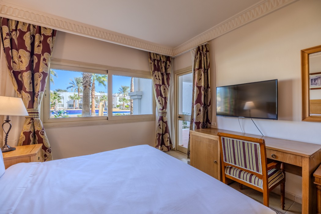 Continental Plaza Beach Resort 13/45