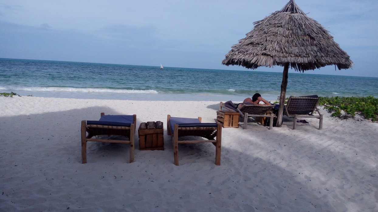 Blue Earth Beach Bungalows 30/72