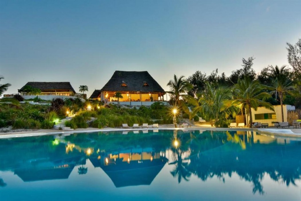 Zanbluu Beach Hotel 12/40