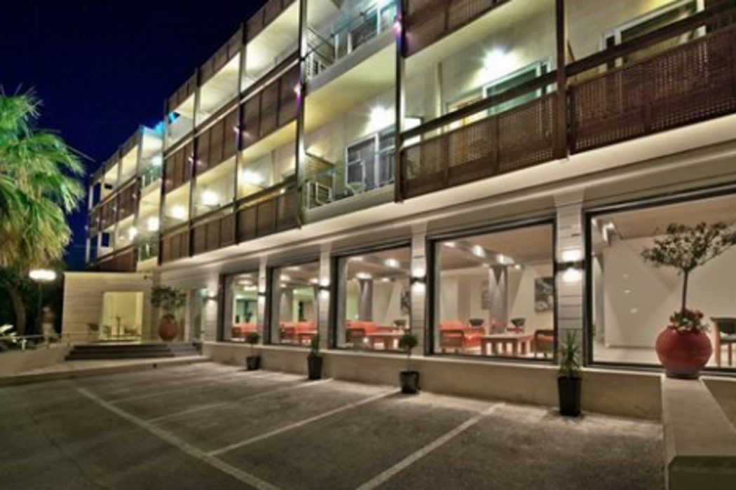 Minos Aparthotel 3/32