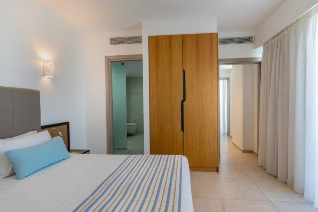Minos Aparthotel 8/32