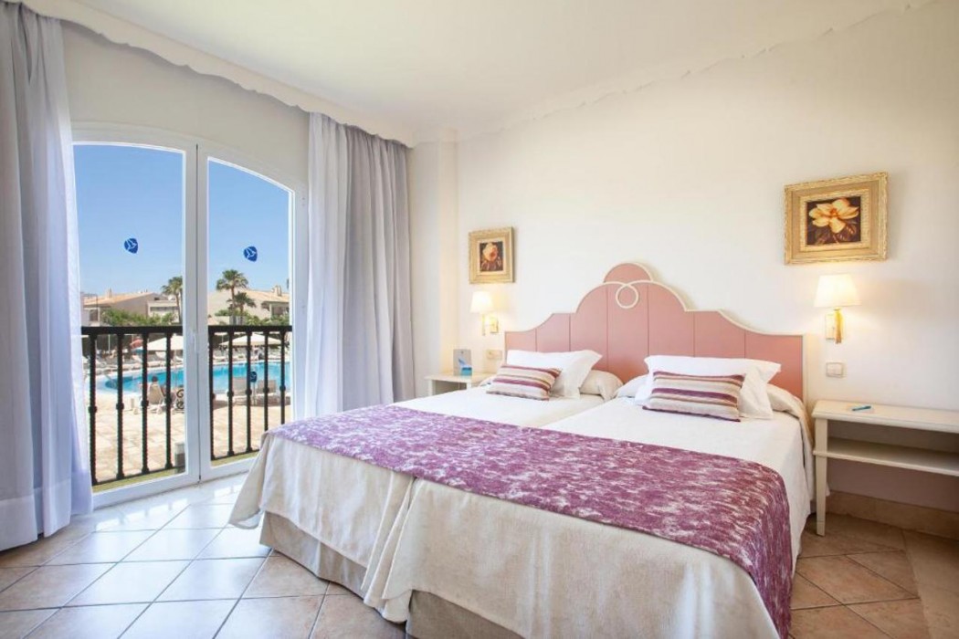Grupotel Macarella Suites and Spa 10/51