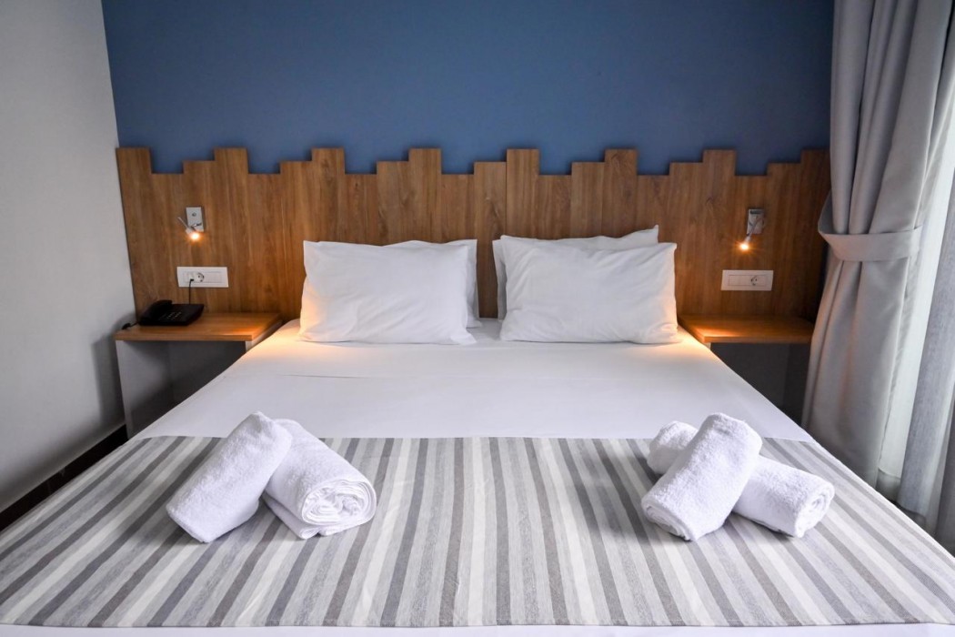 Pollis Hotel 9/31