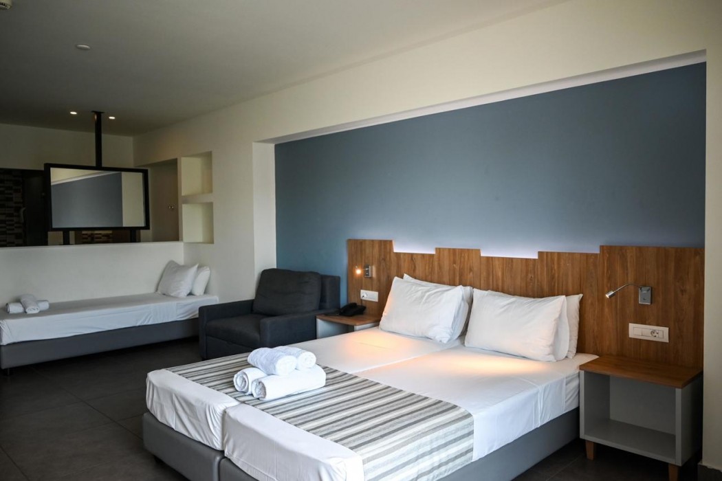 Pollis Hotel 6/31