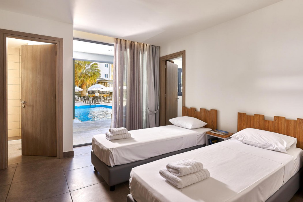 Pollis Hotel 25/31