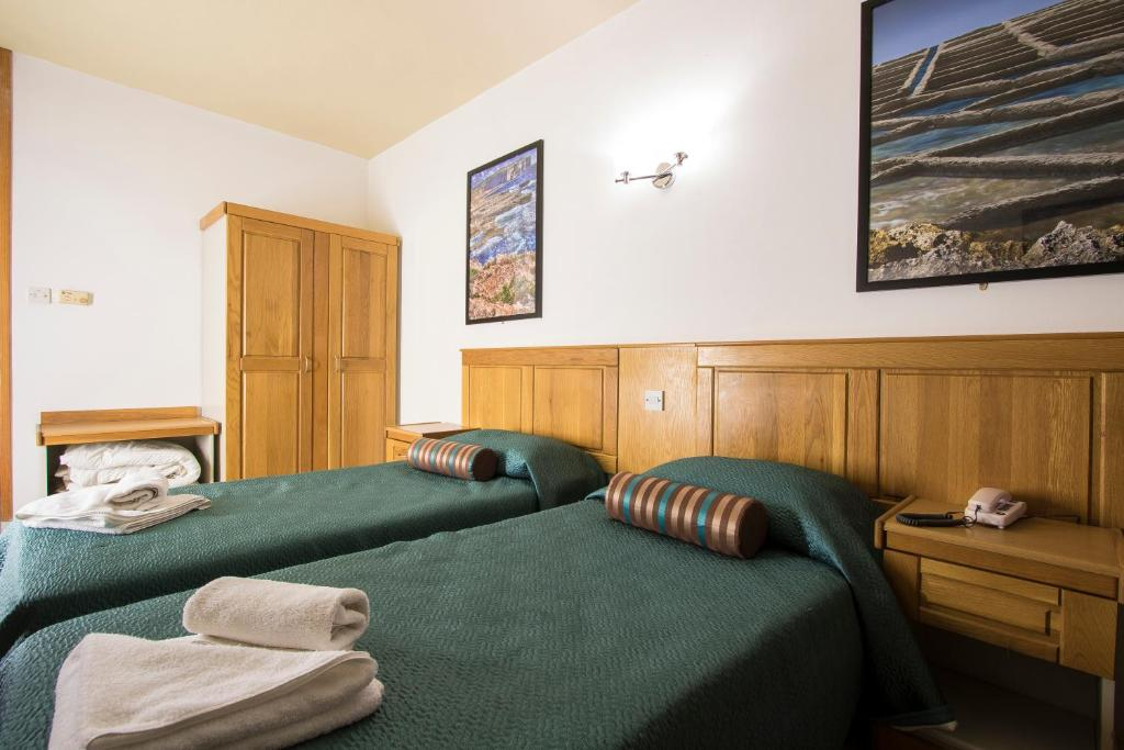 Canifor Hotel 10/44