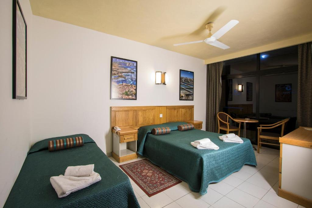 Canifor Hotel 12/44