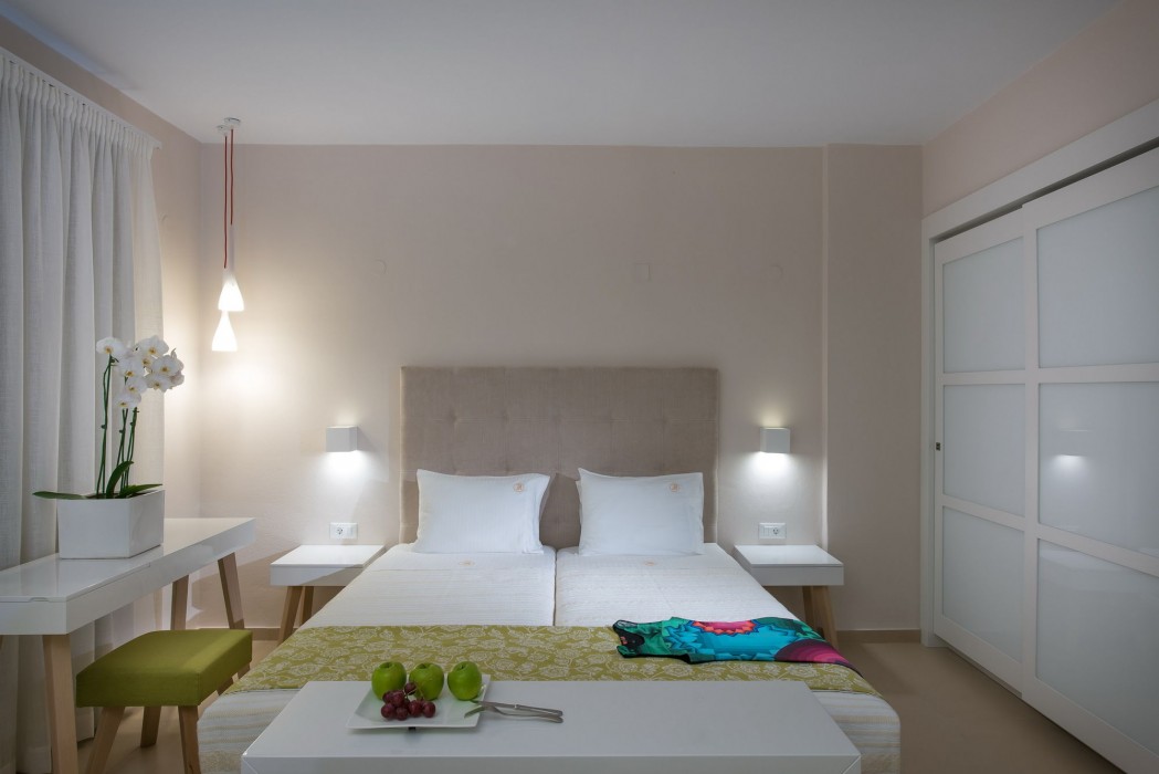 Petra Beach Hotel 24/68