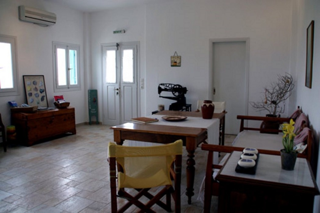 Anemoessa Rooms And Studios 16/49