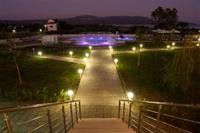 Paradise Resort 37/100