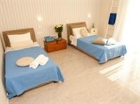 Paradise Resort 65/100