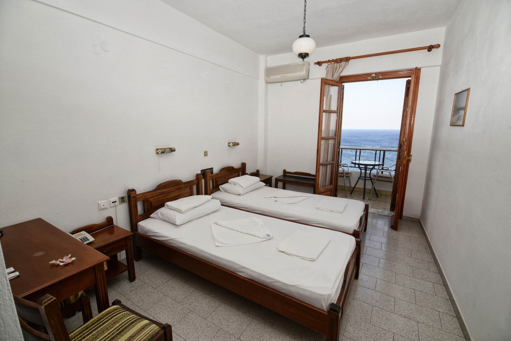 Kastro Hotel 40/100