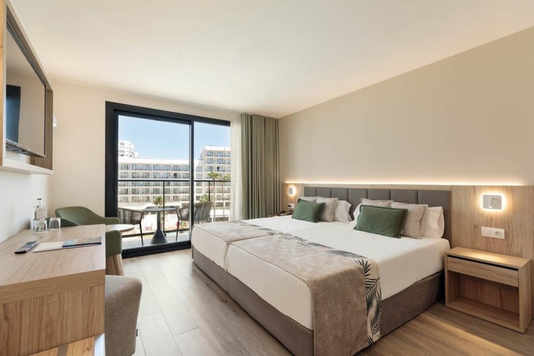 Best Triton Hotel 15/72