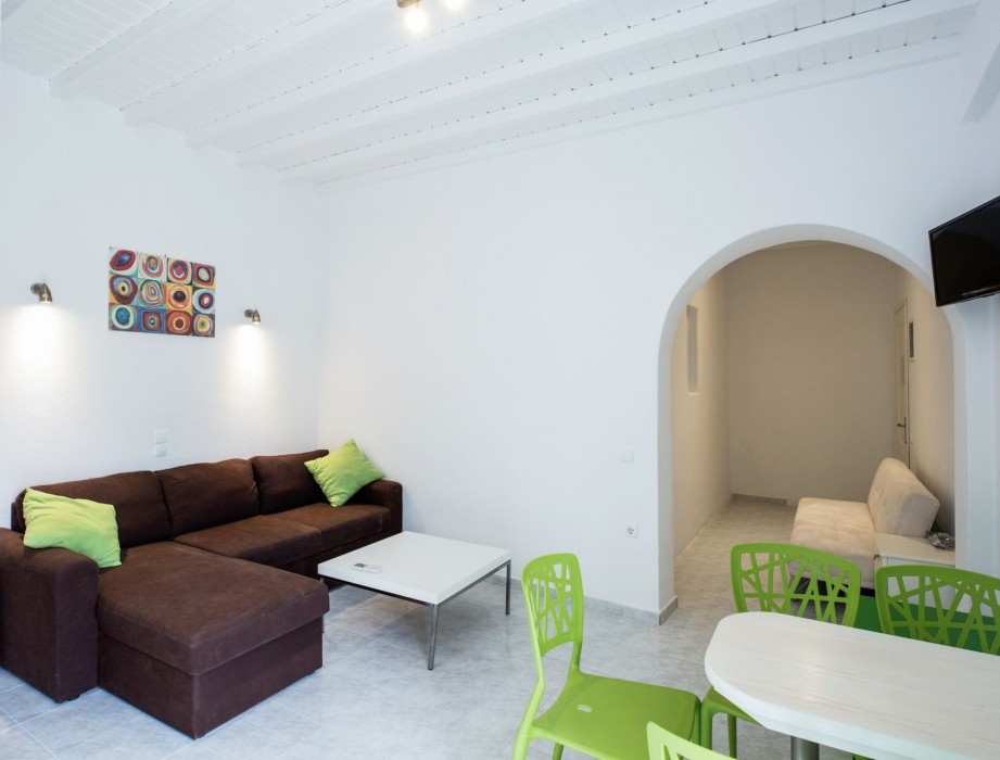 Artemoula's Studios 24/60