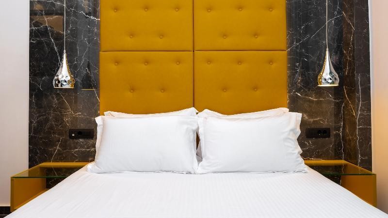 Deluxe Rest Boutique 35/36