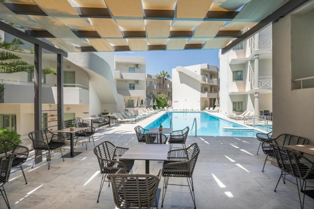 Summer Beach Hotel 15/42