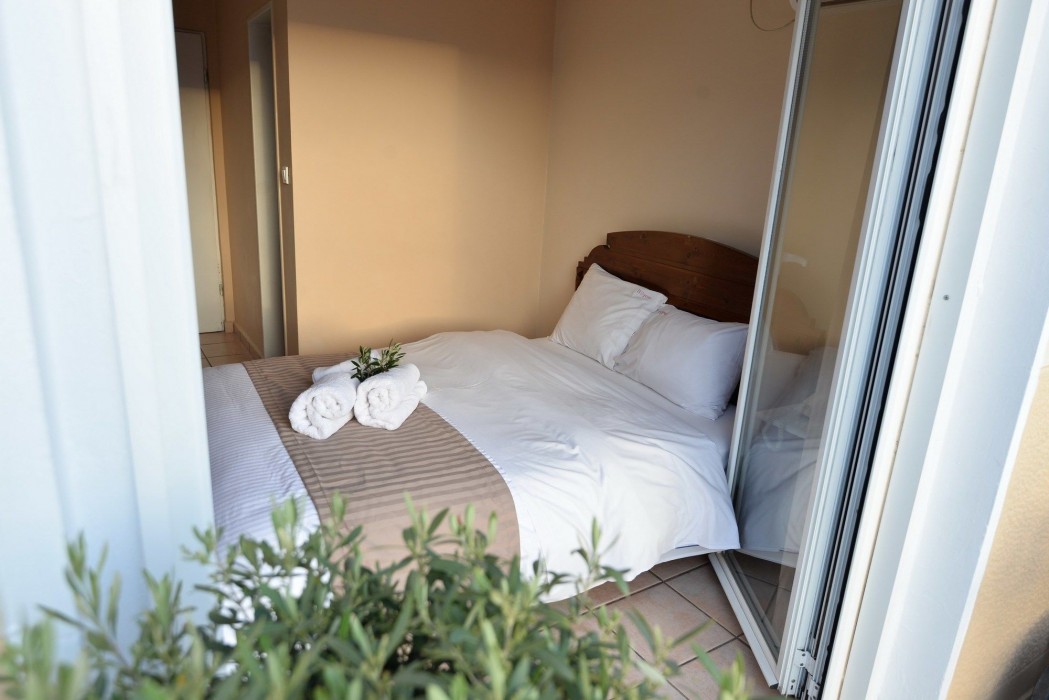 Byron Hotel 26/73