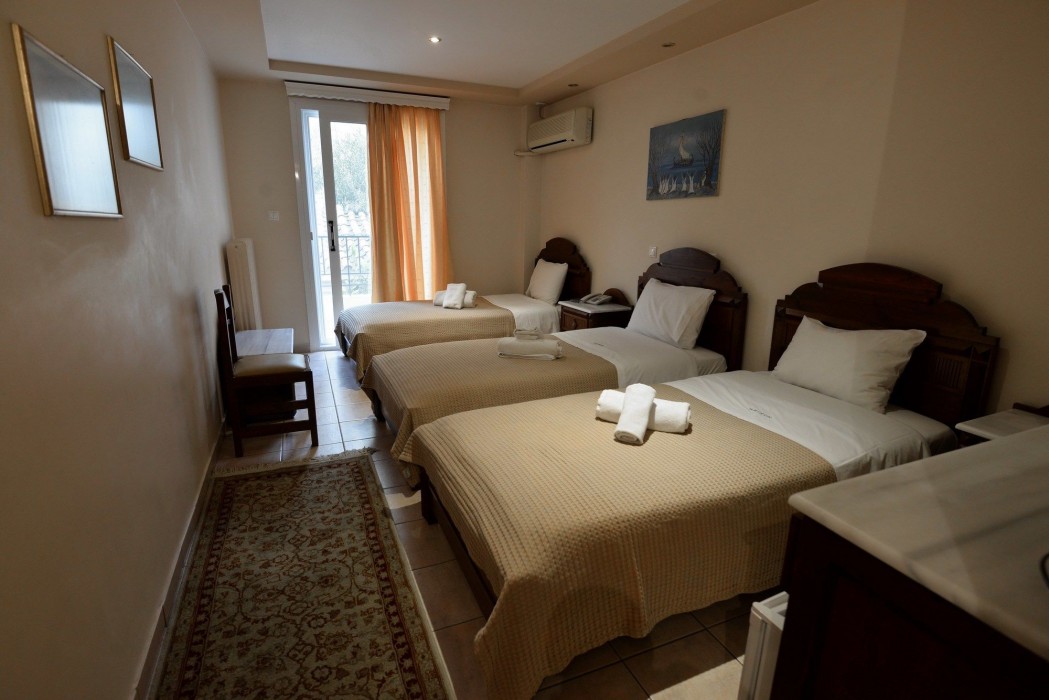 Byron Hotel 28/73