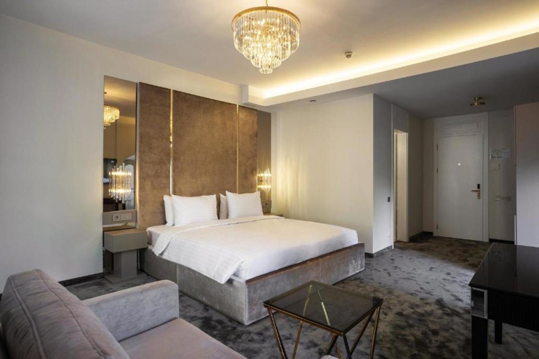 St Palace Hotel 18/73