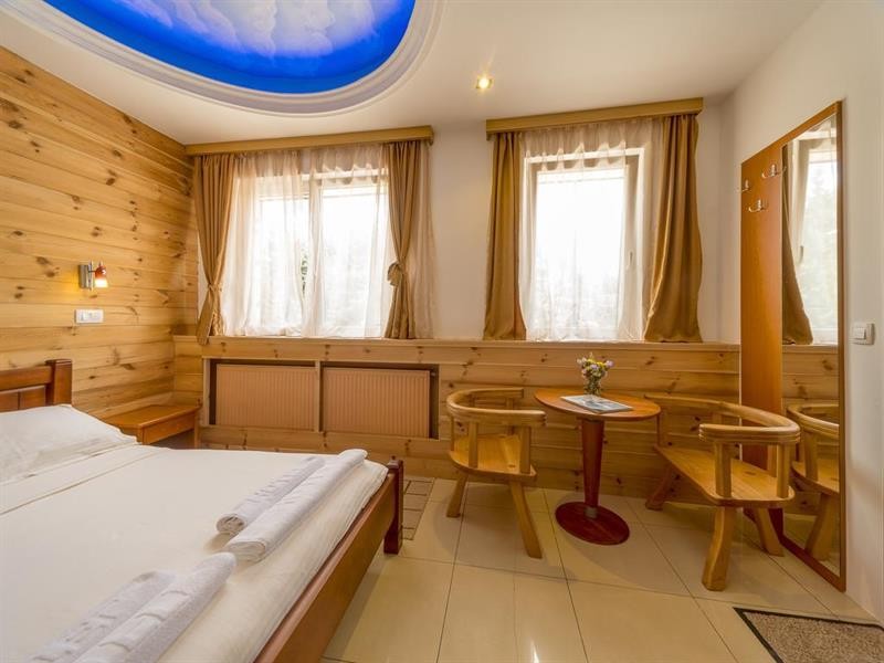 Hotel Enigma 42/72