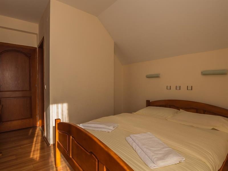 Hotel Enigma 32/72