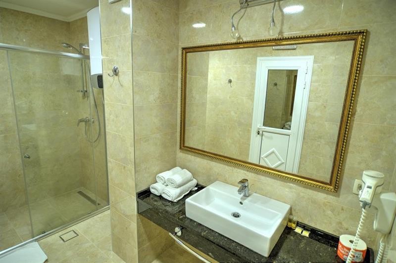 Hotel Adrovic 33/74