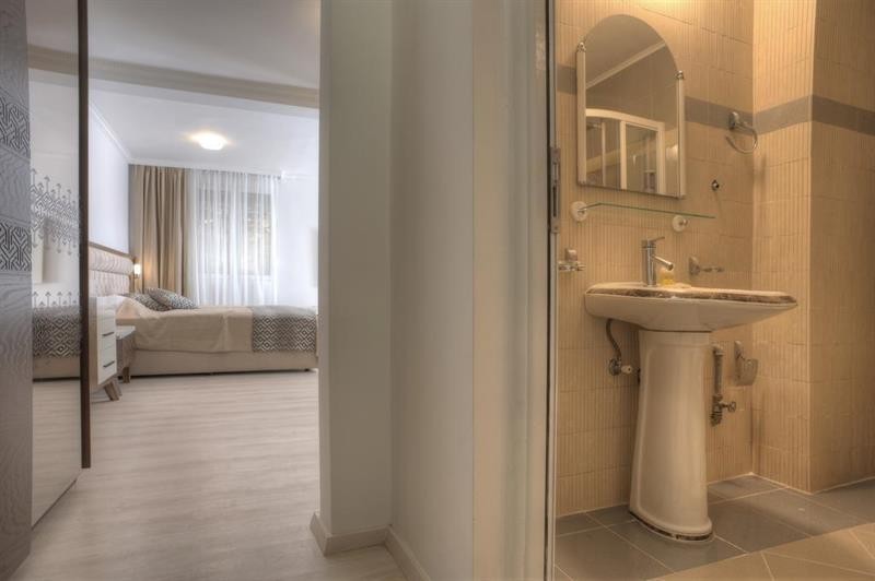 Hotel Adrovic 20/74