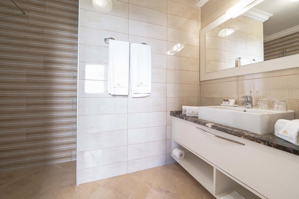 BOUTIQUE HOTEL MOMENTUM by Aycon 124/195