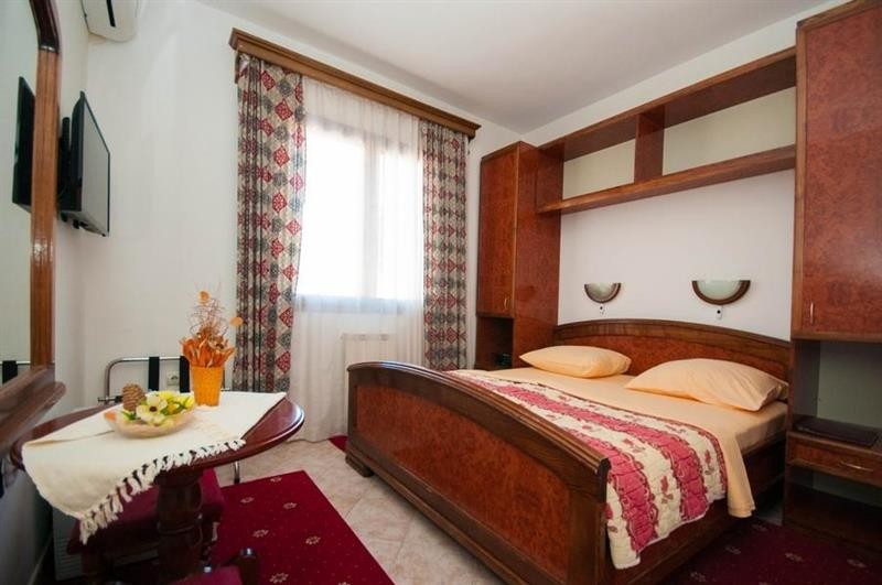 Hotel Grbalj 32/75