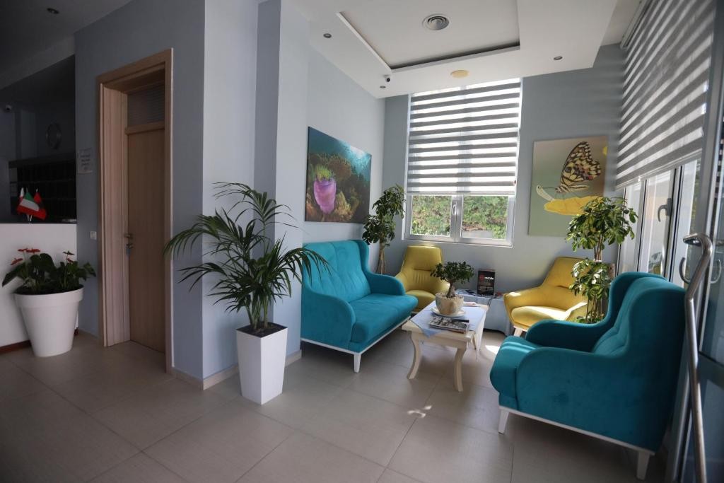 PERANDOR BEACH HOTEL 8/64