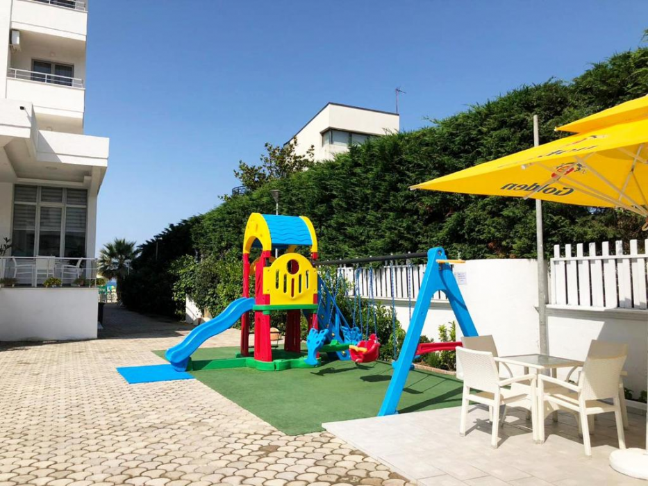 PERANDOR BEACH HOTEL 39/64