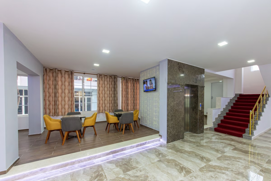 Esal Hotel 6/39