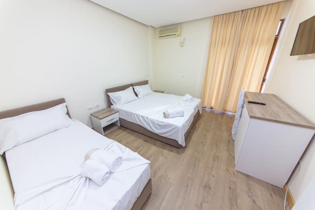 Esal Hotel 14/39