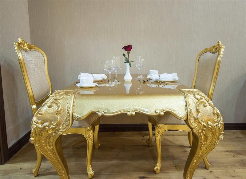 Royal Residence 12/78