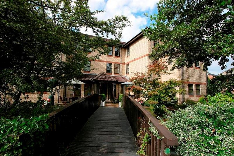 Riverside House 25/40