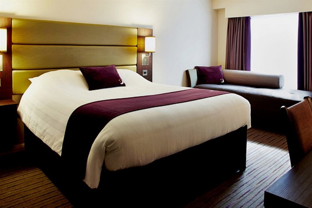 Premier Inn Slough West (Slough Trading Estate) Hotel 7/42